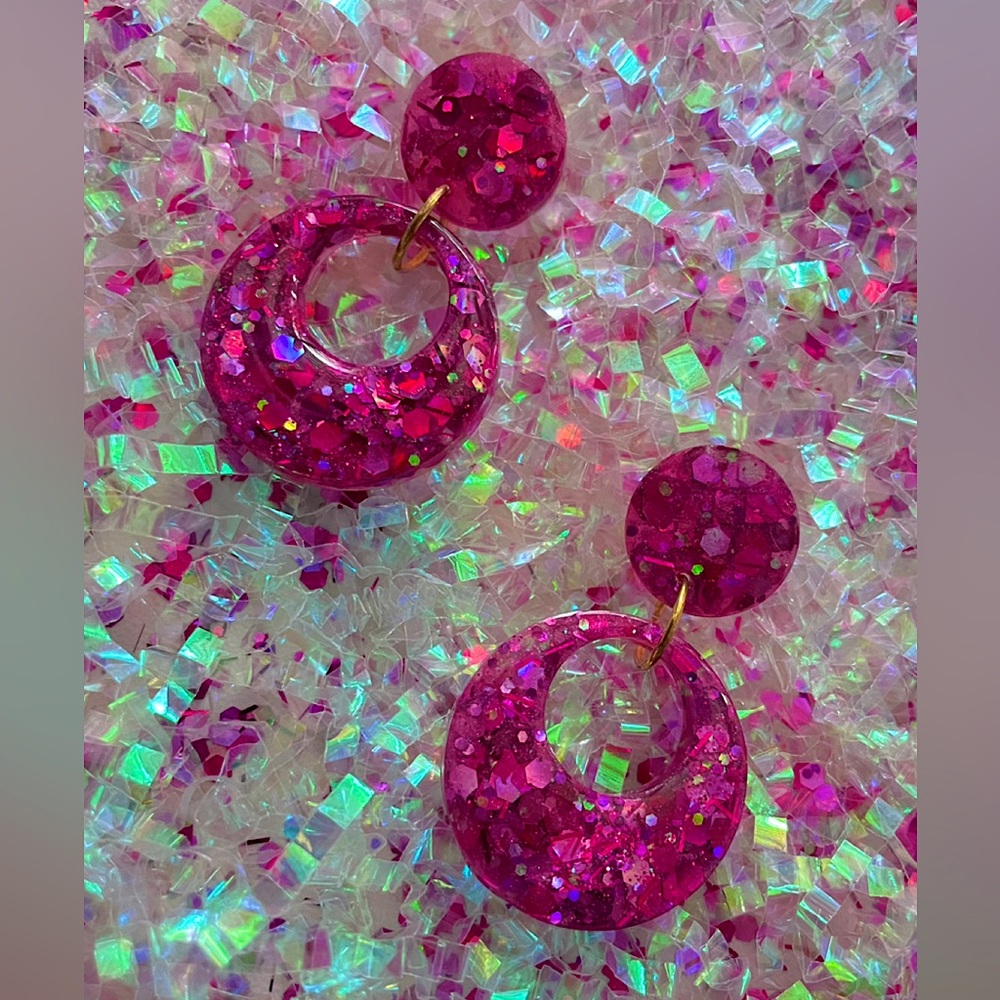 pink glittered resin double circle hoop earrings